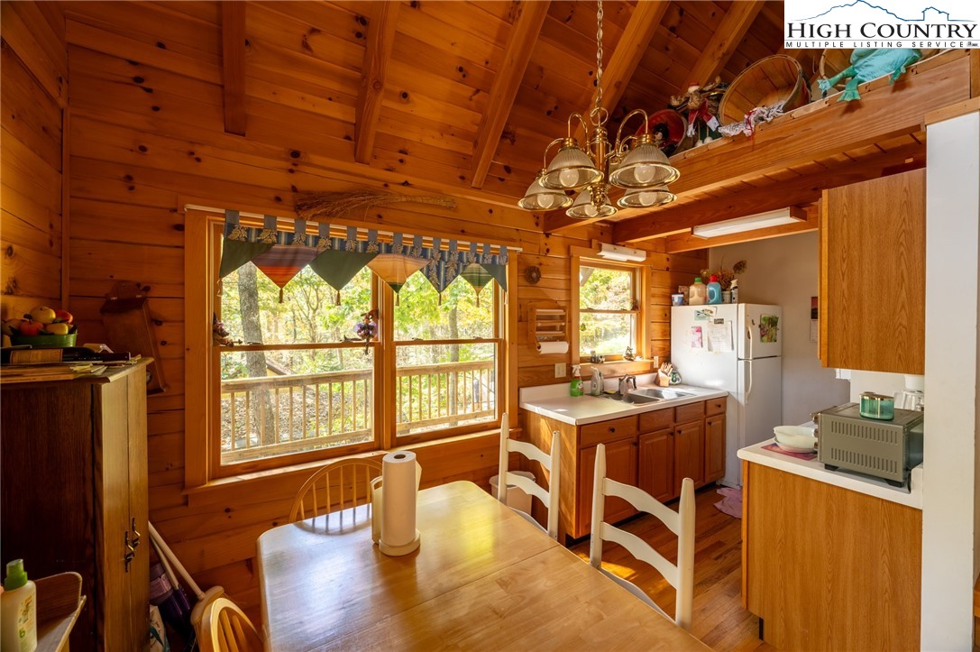 508 Laurelwood Lane Boone, NC 28607 - Photo 8 of 29