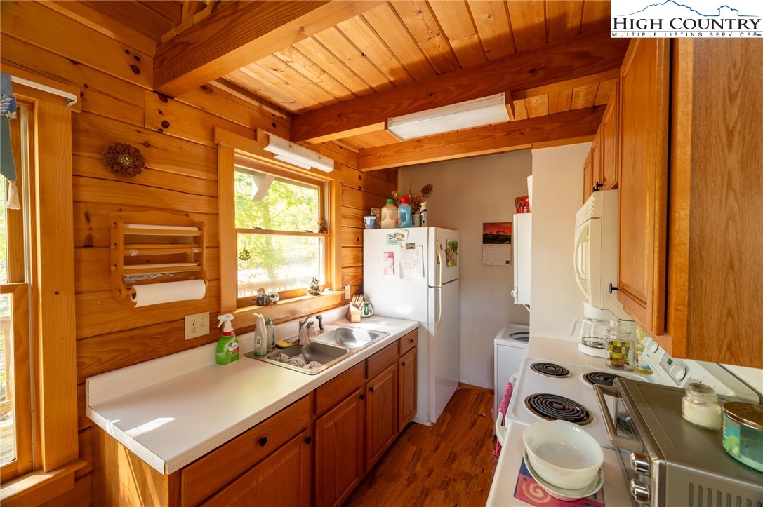 508 Laurelwood Lane Boone, NC 28607 - Photo 9 of 29