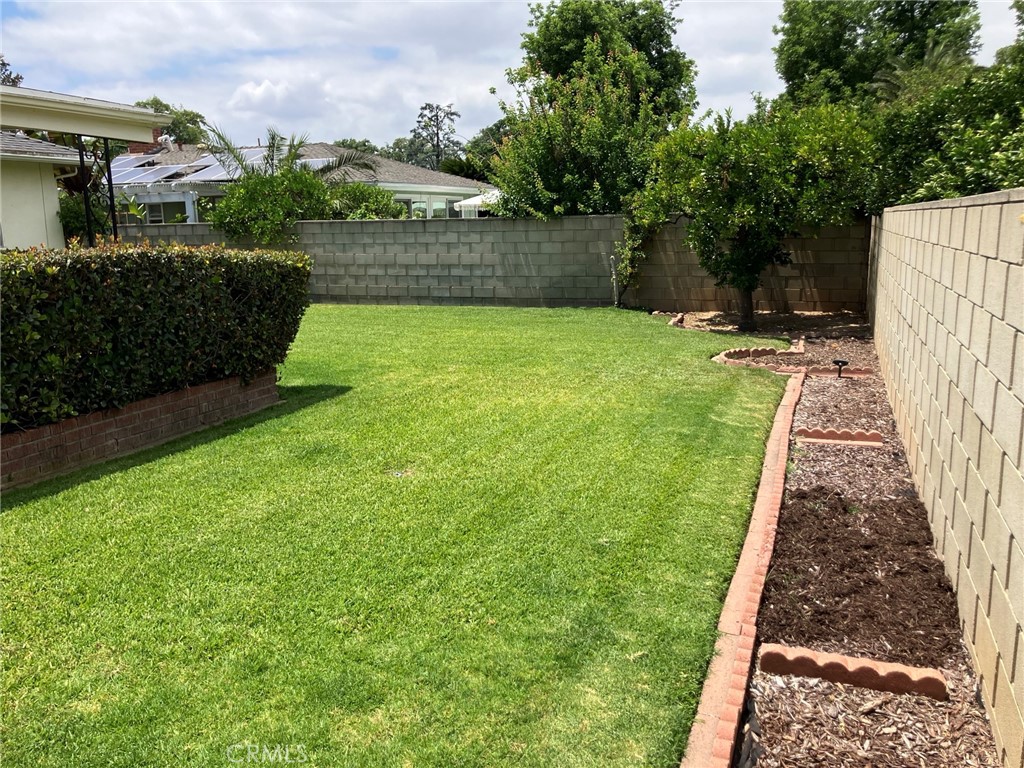 4621 Beverly Court Riverside, CA 92506 - Photo 21 of 26 Backyard