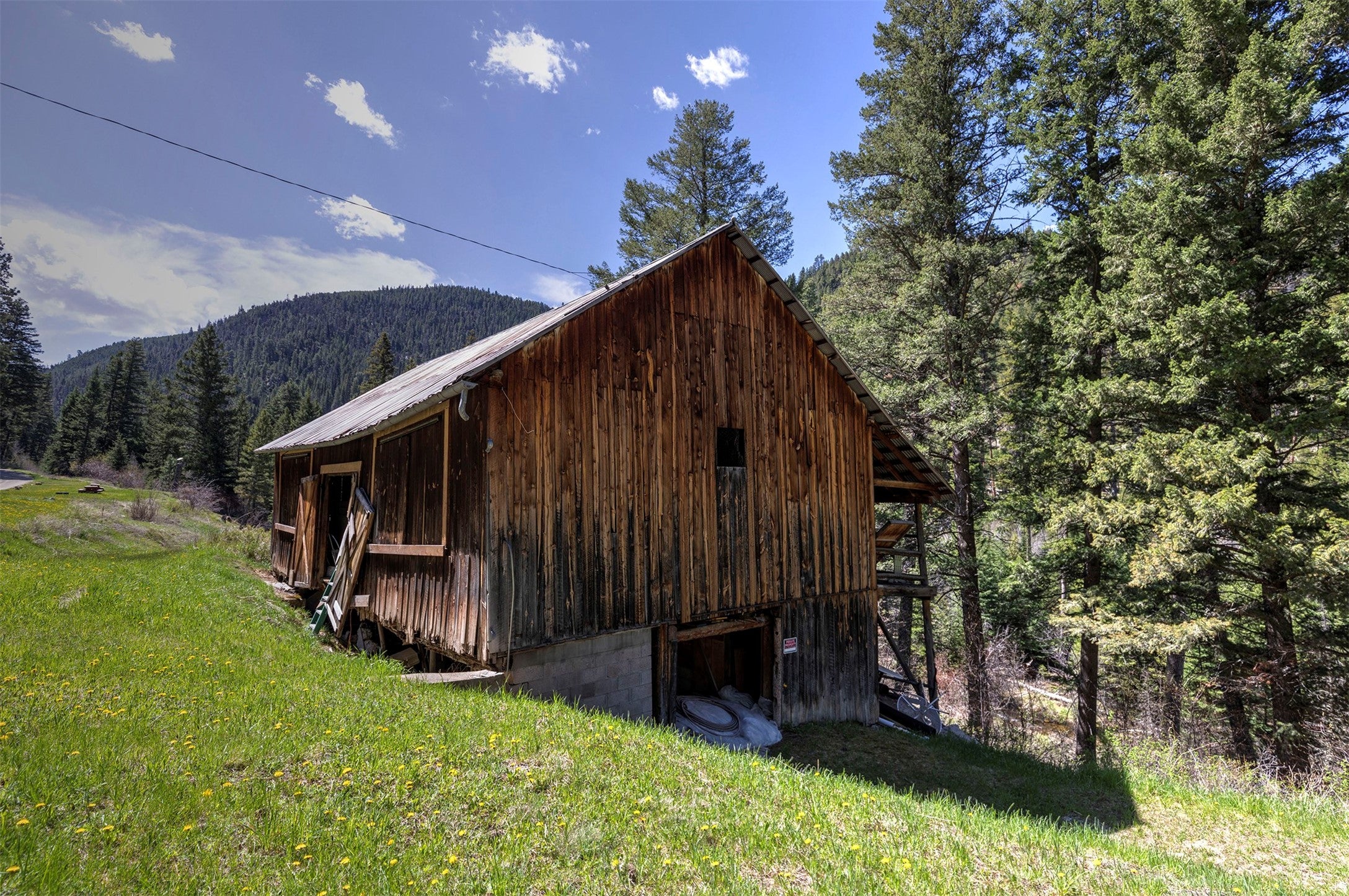 283 Lost Trail Hotsprings Road Sula, MT 59871 - Photo 23 of 72 Historic Barn