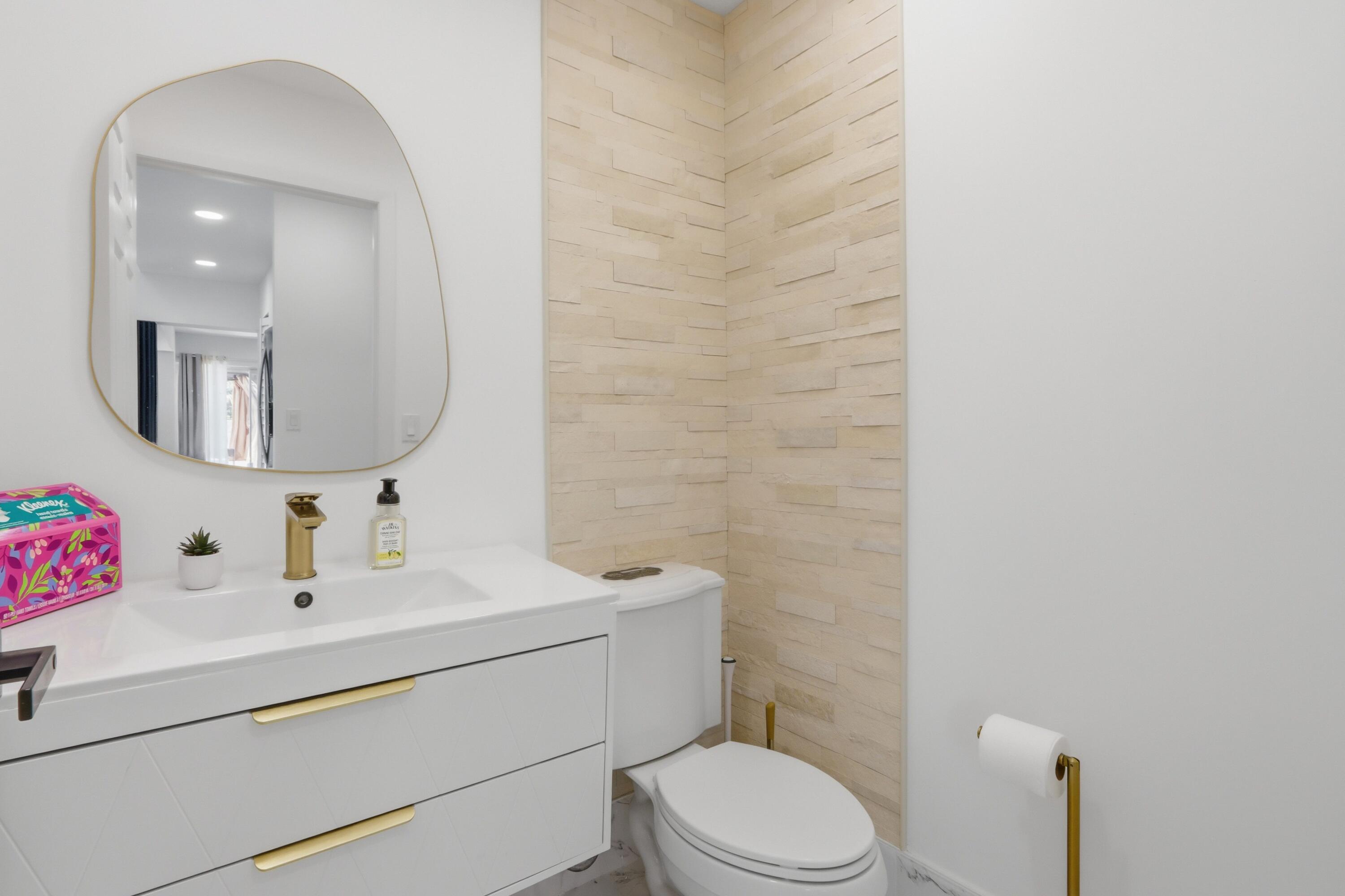 12725 Kingsway Road Wellington, FL 33414 - Photo 27 of 33 043-043-Half Bath-4200x2800