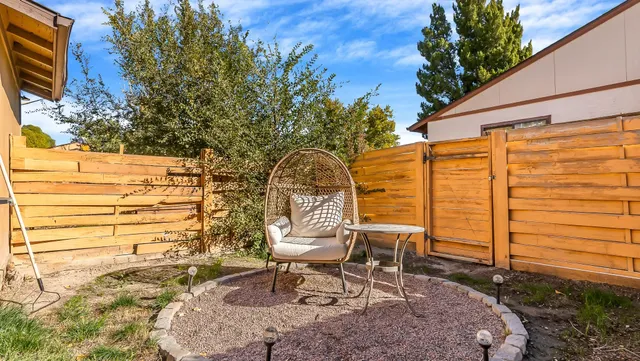 a chair and a table in a backyard