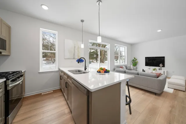 $342,900 | 1589 Meadowview Court, Whitewater, WI 53190