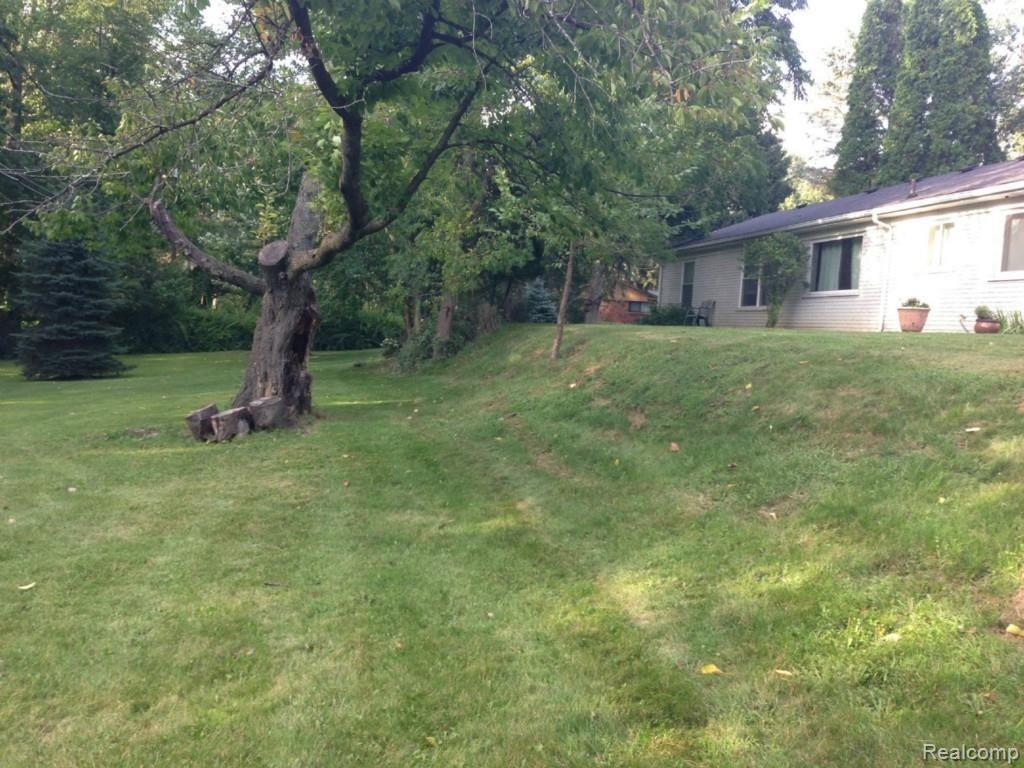 1132 Portsmouth Road Rochester, MI 48309 - Photo 2 of 24 2.jpg