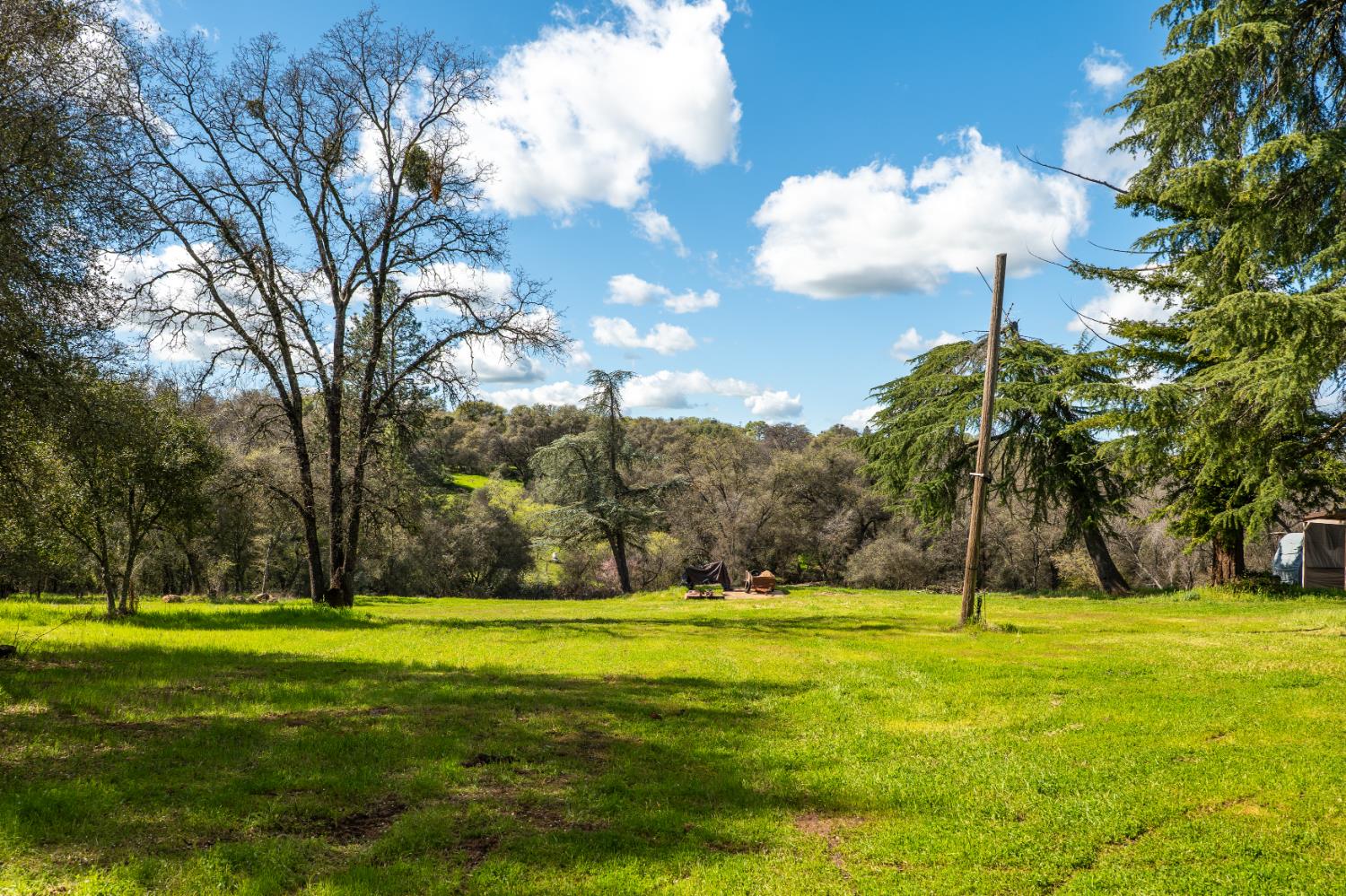 10925 Joeger Road Auburn, CA 95602 - Photo 3 of 24 a view of a volley ball court