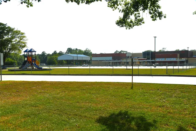 a view of a tennis court