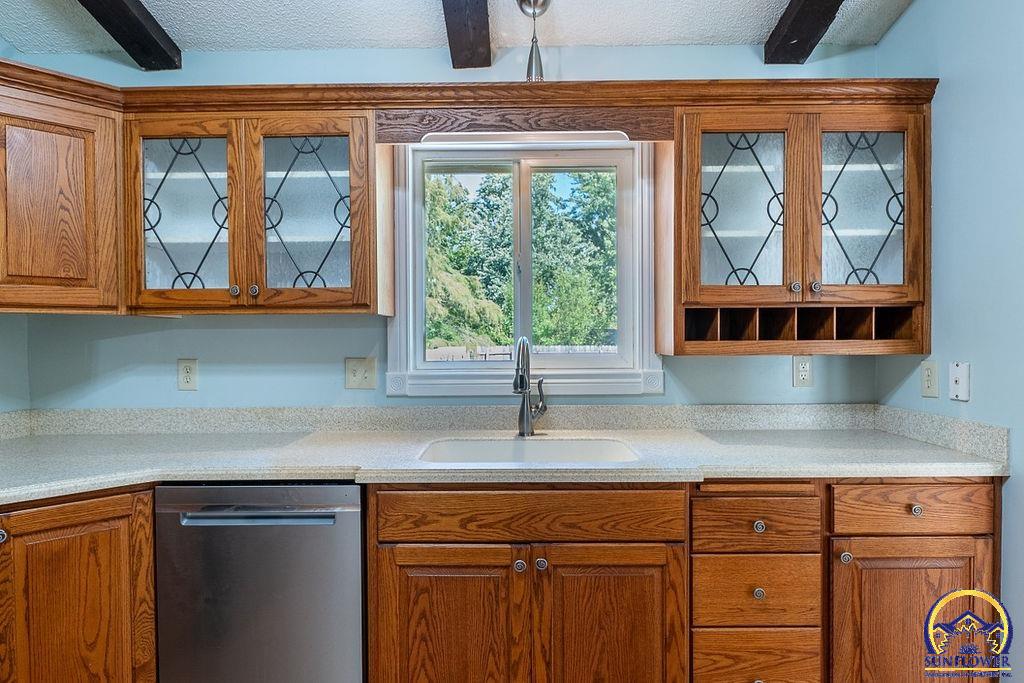 4828 Southwest Cochise Avenue Topeka, KS 66614 - Photo 12 of 35