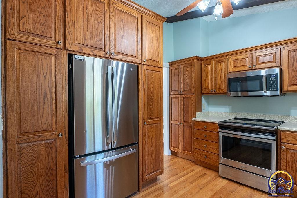 4828 Southwest Cochise Avenue Topeka, KS 66614 - Photo 14 of 35