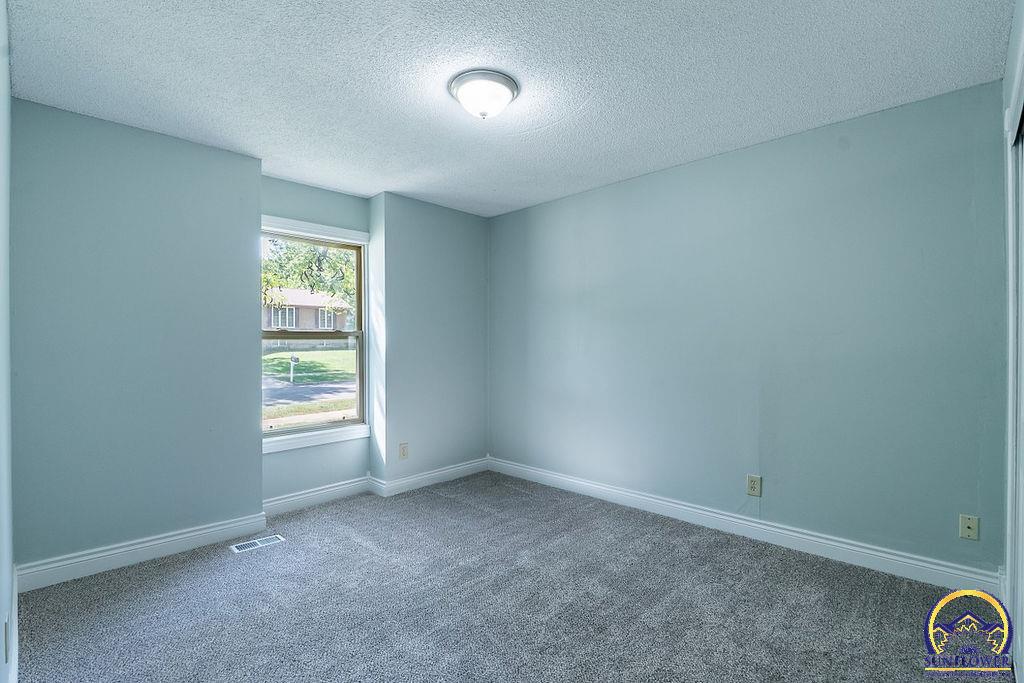4828 Southwest Cochise Avenue Topeka, KS 66614 - Photo 18 of 35 Bedroom 2