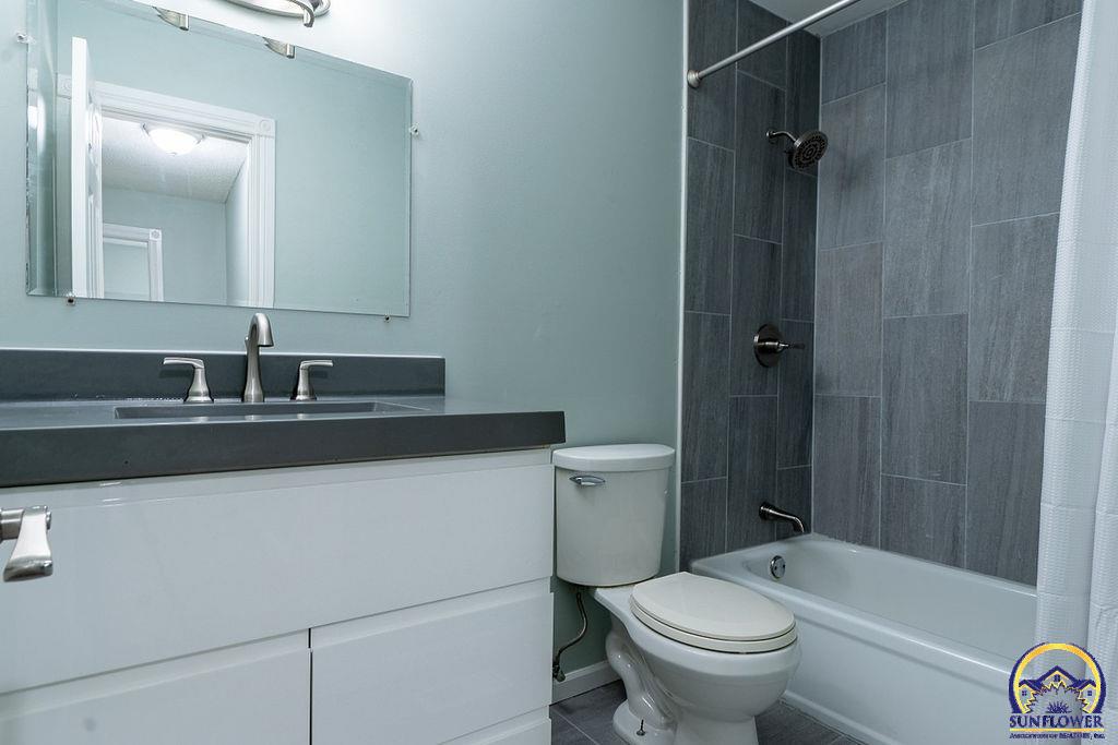 4828 Southwest Cochise Avenue Topeka, KS 66614 - Photo 20 of 35