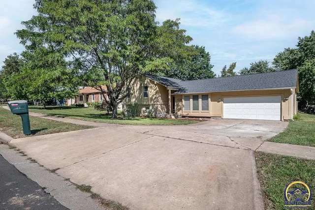 $270,000 | 4828 Southwest Cochise Avenue, Topeka, KS 66614