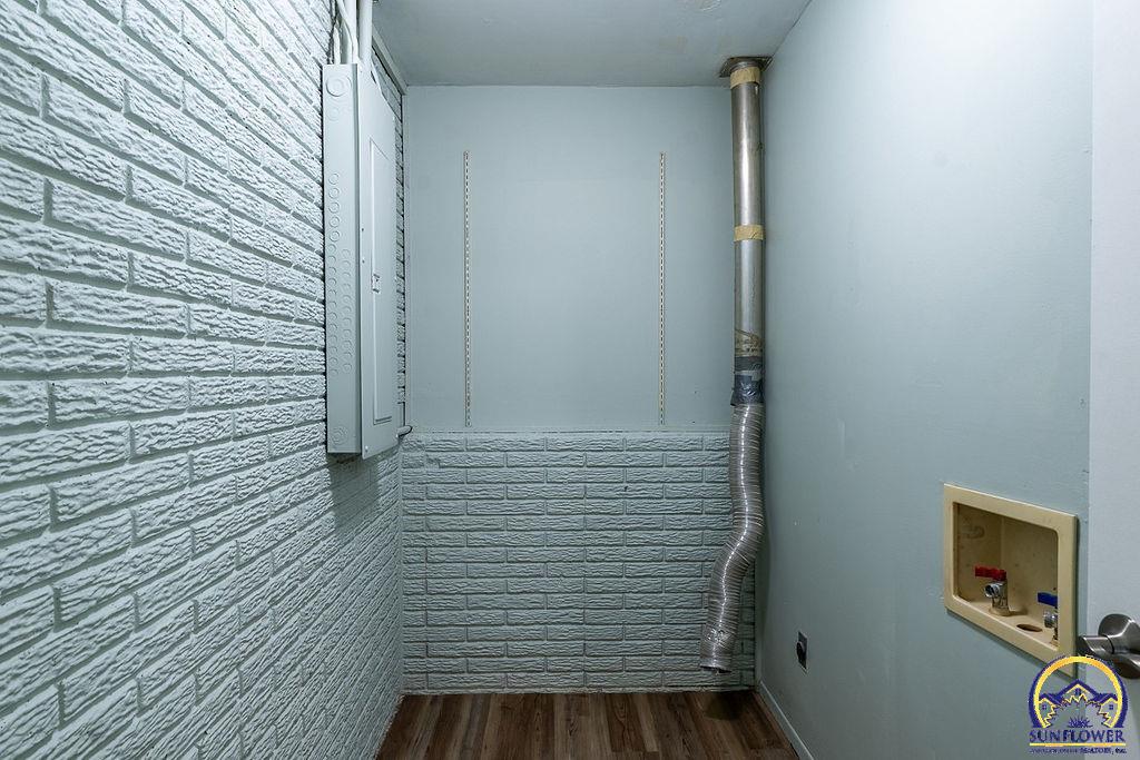 4828 Southwest Cochise Avenue Topeka, KS 66614 - Photo 29 of 35 Laundry Room