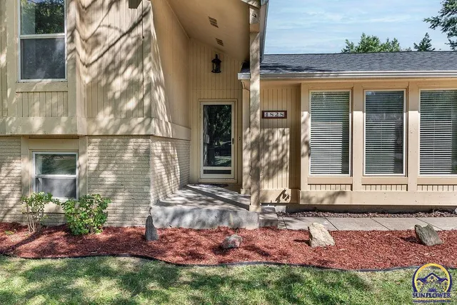 $270,000 | 4828 Southwest Cochise Avenue, Topeka, KS 66614