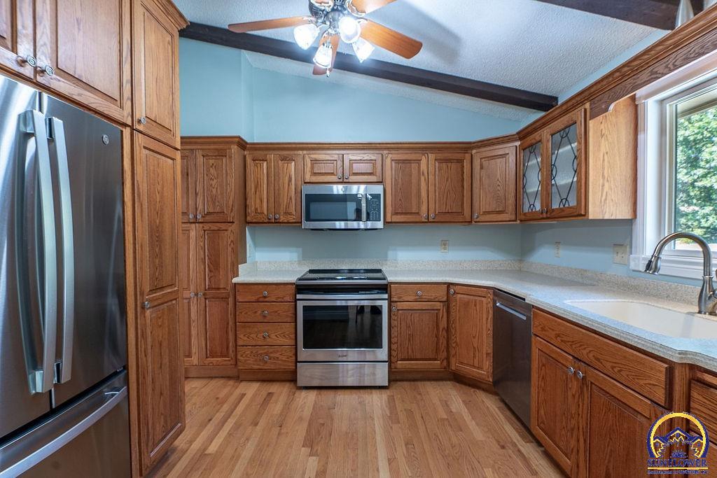 4828 Southwest Cochise Avenue Topeka, KS 66614 - Photo 10 of 35