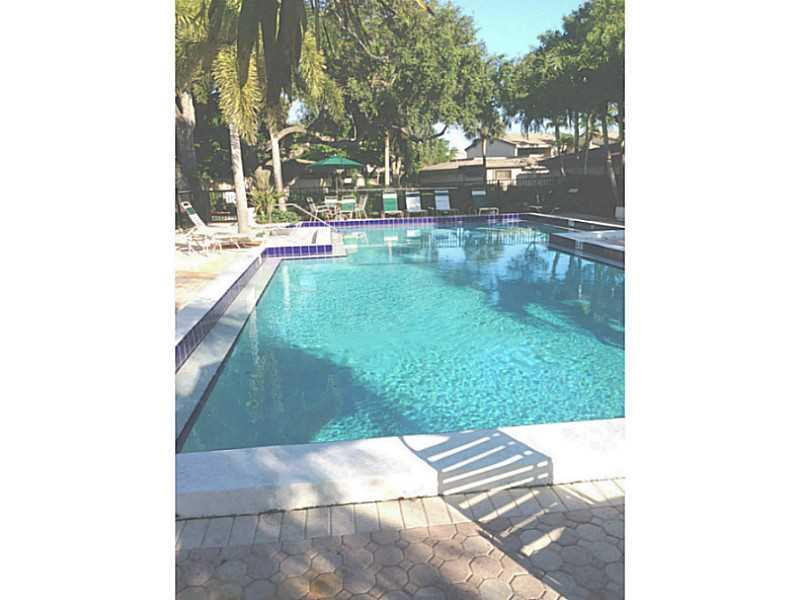 806 St Andrews Road, Unit 806 Hollywood, FL 33021 - Photo 30 of 32 Swimming Pool/Hot Tub/Sauna