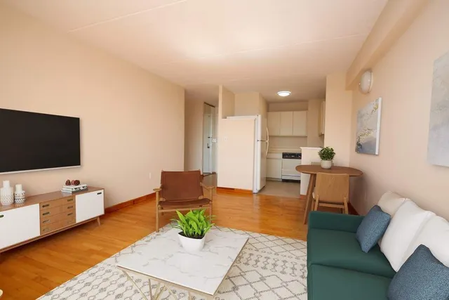 $620,000 | 300 Cathedral Parkway, Unit 19J | Upper West Side