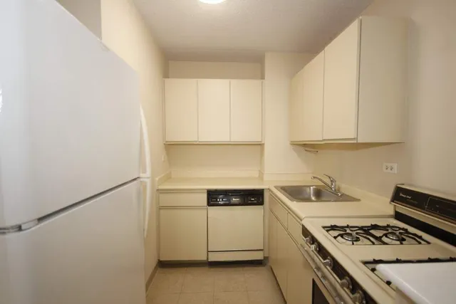 $620,000 | 300 Cathedral Parkway, Unit 19J | Upper West Side