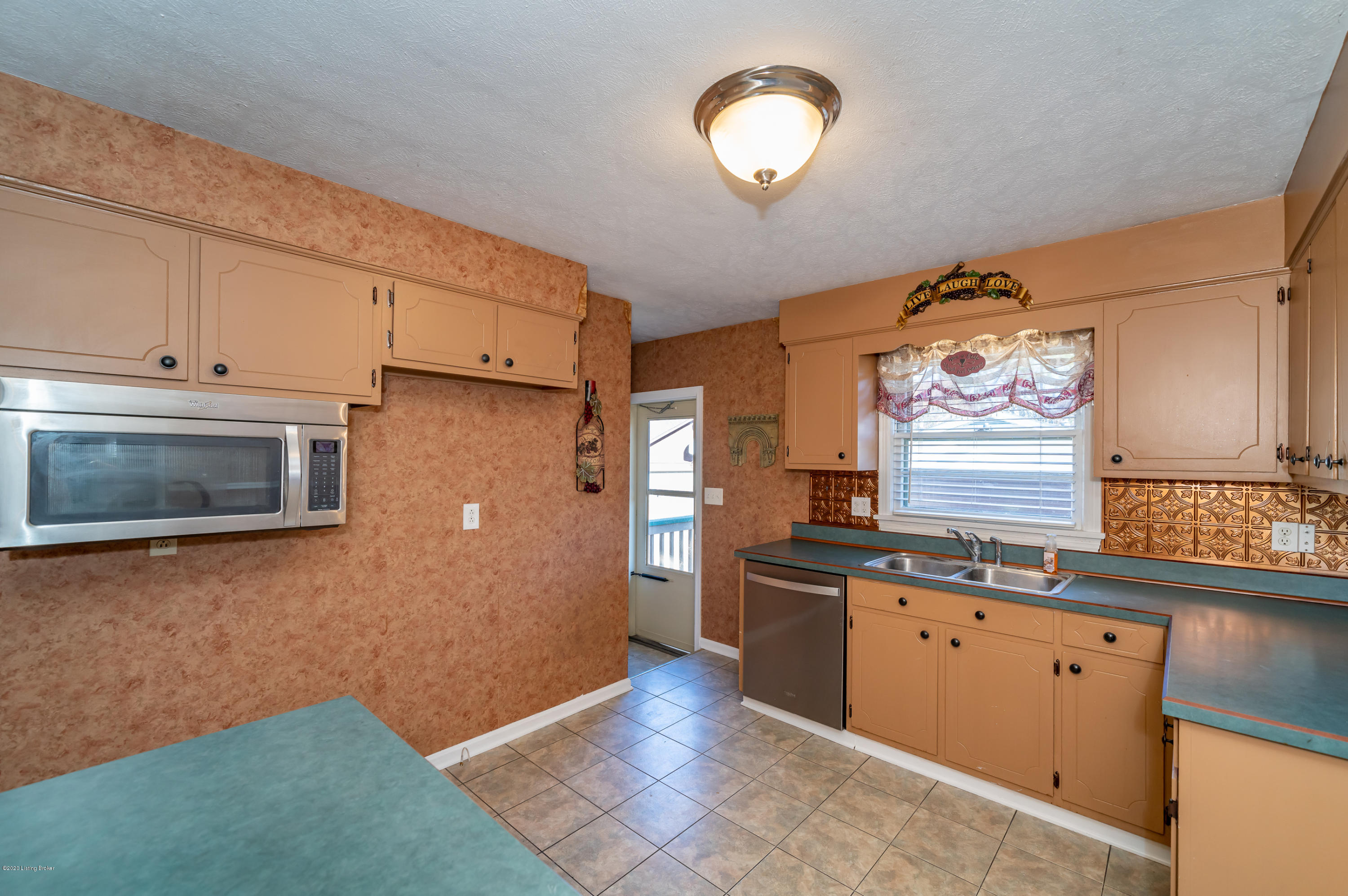 7309 Ridan Way Louisville, KY 40214 - Photo 20 of 37 Kitchen