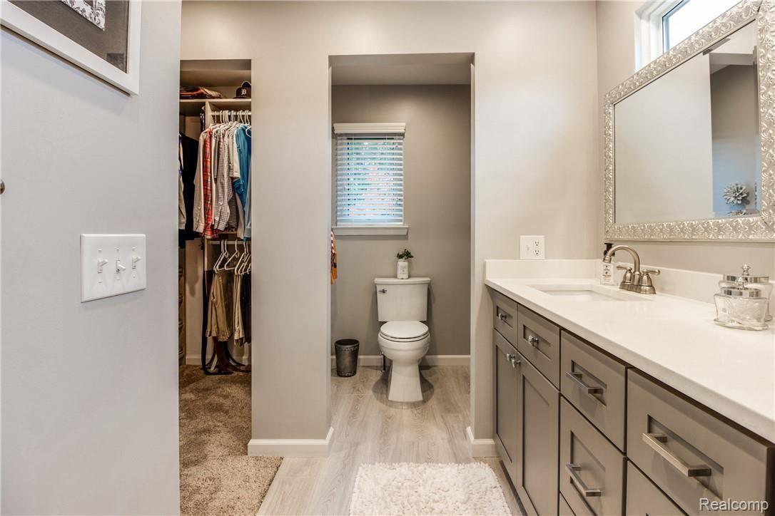 916 Ridgeview Circle Lake Orion, MI 48362 - Photo 64 of 70 Masterbath Suite
