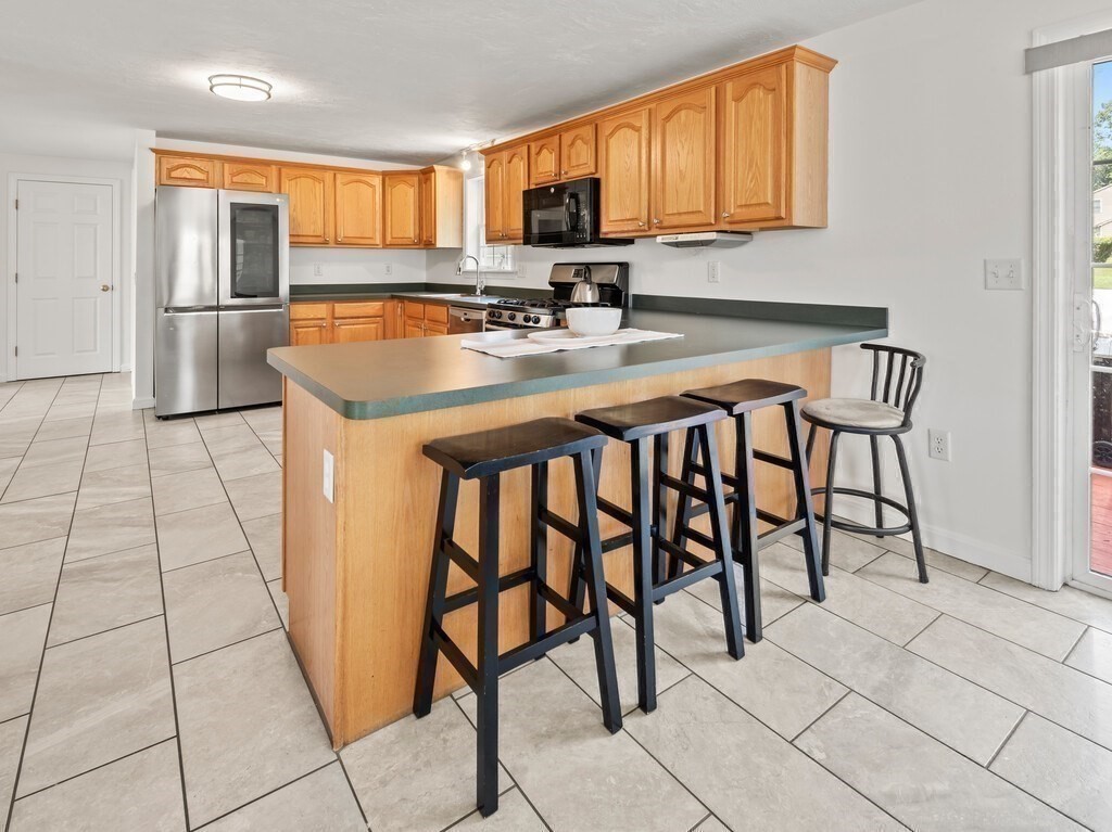 11 Abbey Road Webster, MA 01570 - Photo 7 of 41 Gallery Image 7