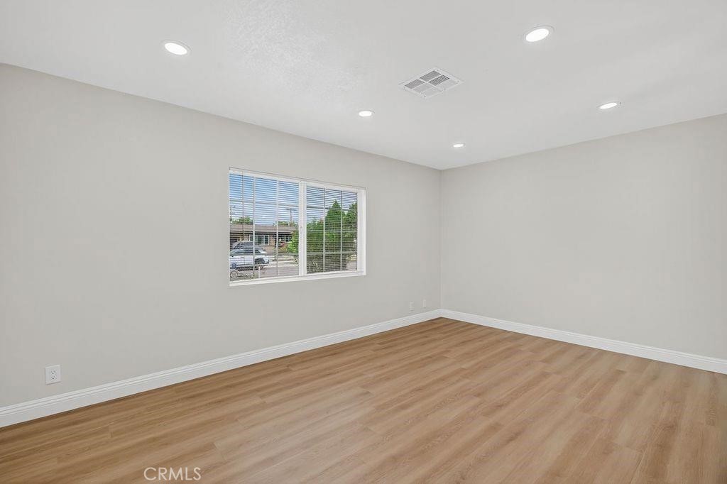 629 South Sage Avenue Rialto, CA 92376 - Photo 2 of 16