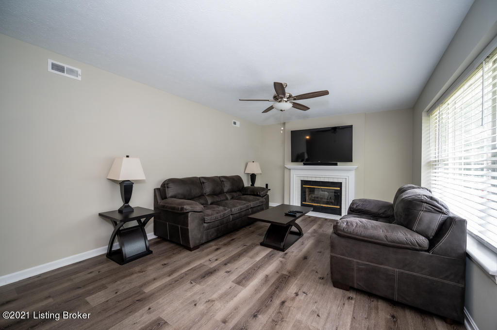 9309 Gutenberg Road Louisville, KY 40291 - Photo 4 of 43 DN2_3425