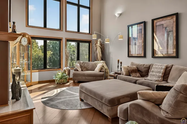 $650,000 | 3914 Southwest Barons Lane, Topeka, KS 66610