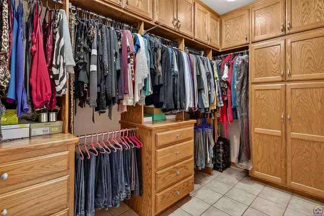 $650,000 | 3914 Southwest Barons Lane, Topeka, KS 66610