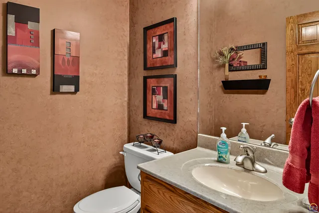 $650,000 | 3914 Southwest Barons Lane, Topeka, KS 66610