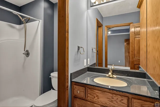 $650,000 | 3914 Southwest Barons Lane, Topeka, KS 66610