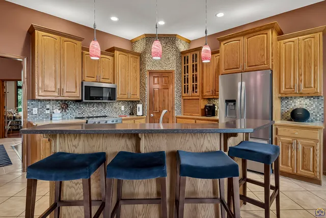 $650,000 | 3914 Southwest Barons Lane, Topeka, KS 66610