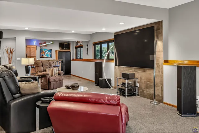 $650,000 | 3914 Southwest Barons Lane, Topeka, KS 66610