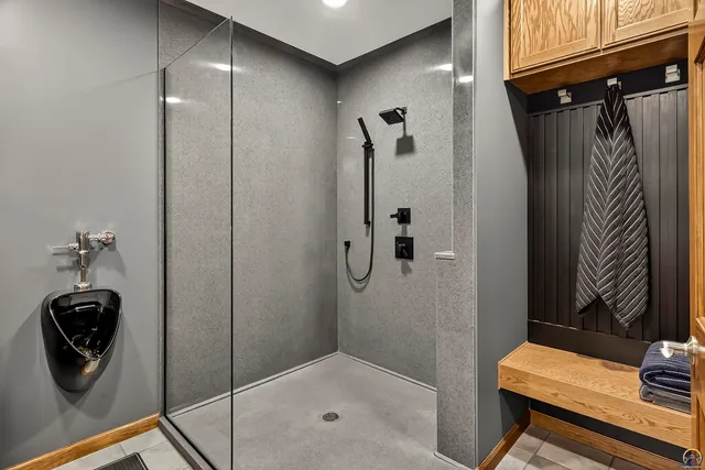 $650,000 | 3914 Southwest Barons Lane, Topeka, KS 66610