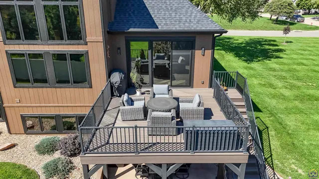 $650,000 | 3914 Southwest Barons Lane, Topeka, KS 66610