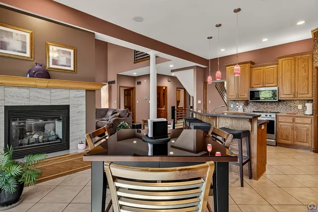 $650,000 | 3914 Southwest Barons Lane, Topeka, KS 66610