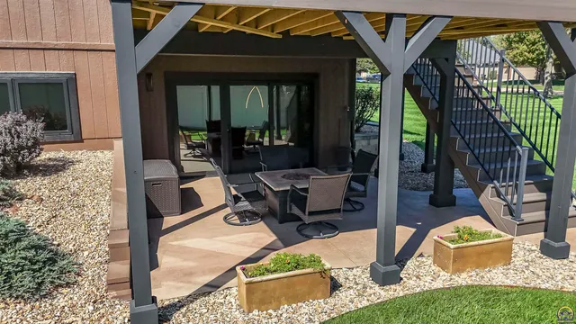 $650,000 | 3914 Southwest Barons Lane, Topeka, KS 66610