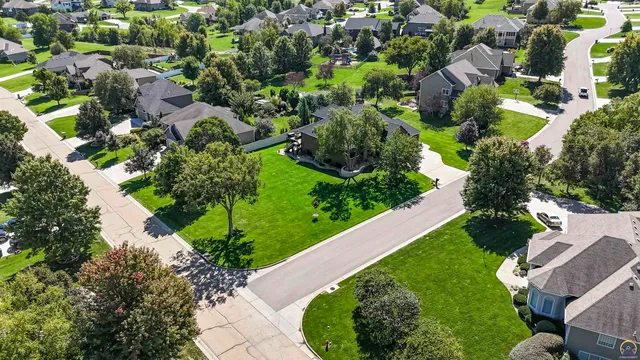 $650,000 | 3914 Southwest Barons Lane, Topeka, KS 66610
