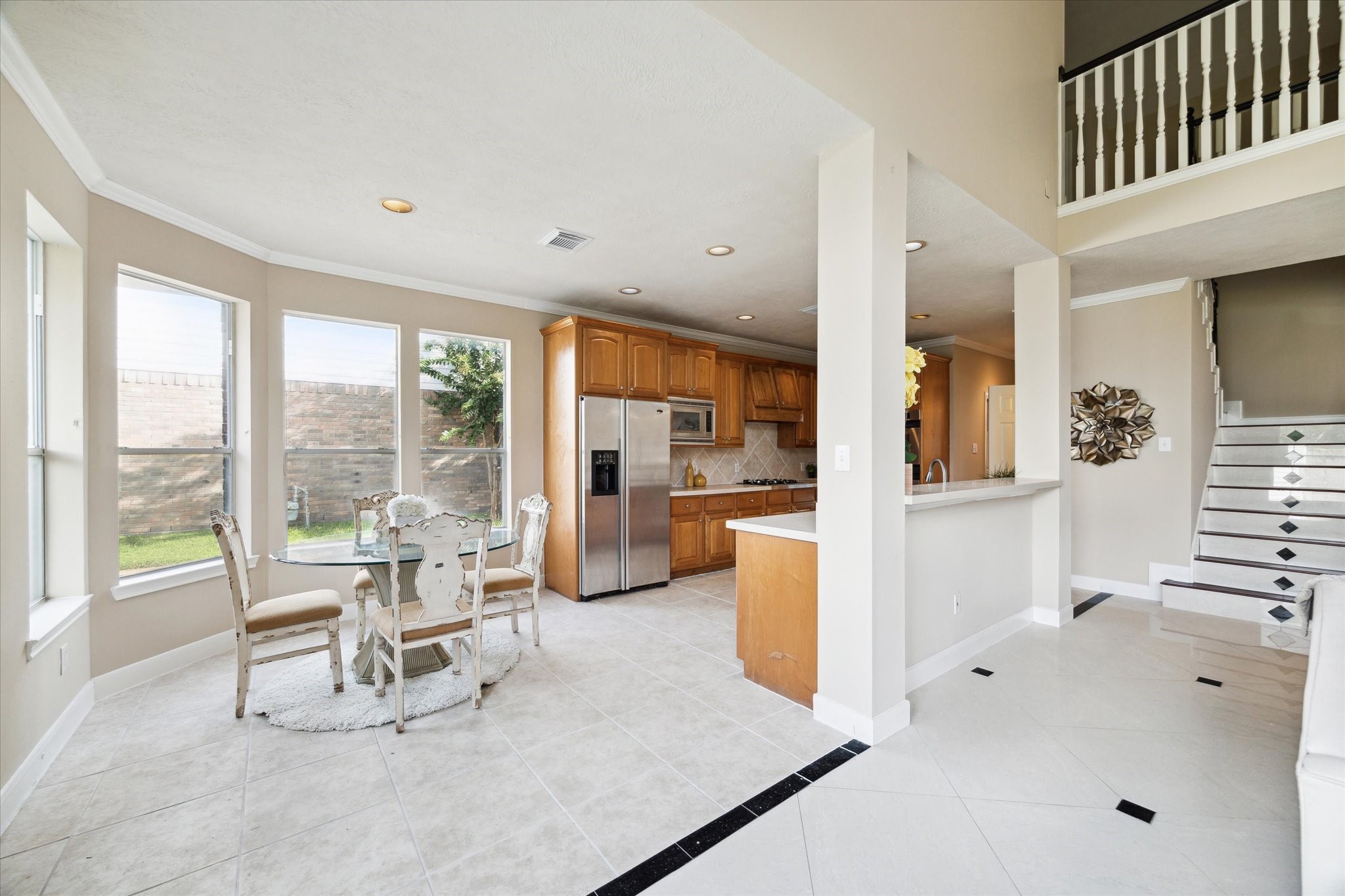 1818 Cross Spring Drive Sugar Land, TX 77479 - Photo 12 of 32 a living room with furniture