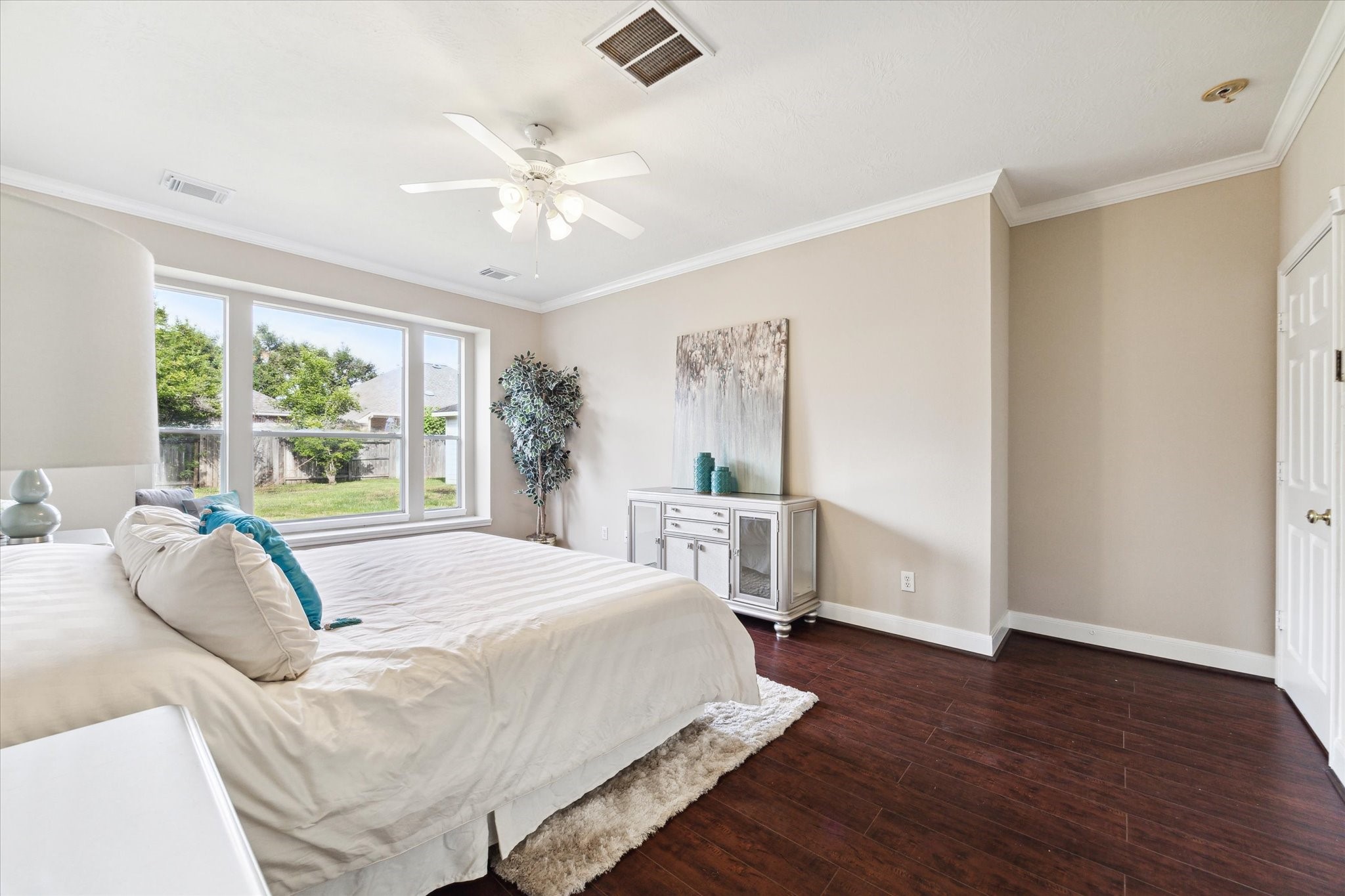 1818 Cross Spring Drive Sugar Land, TX 77479 - Photo 18 of 32 a living room with a bed furniture and a window