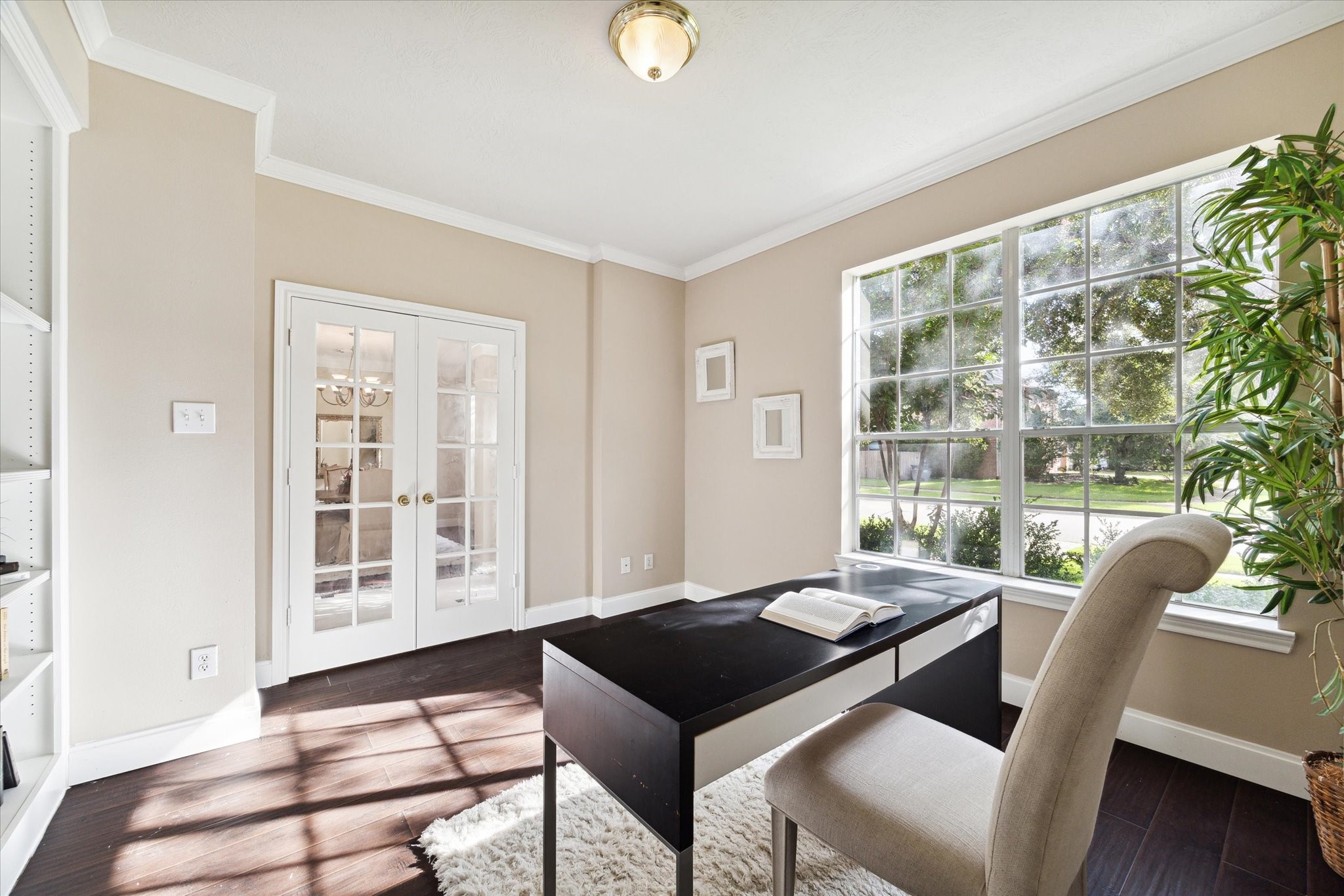 1818 Cross Spring Drive Sugar Land, TX 77479 - Photo 6 of 32 a living room with furniture and a window