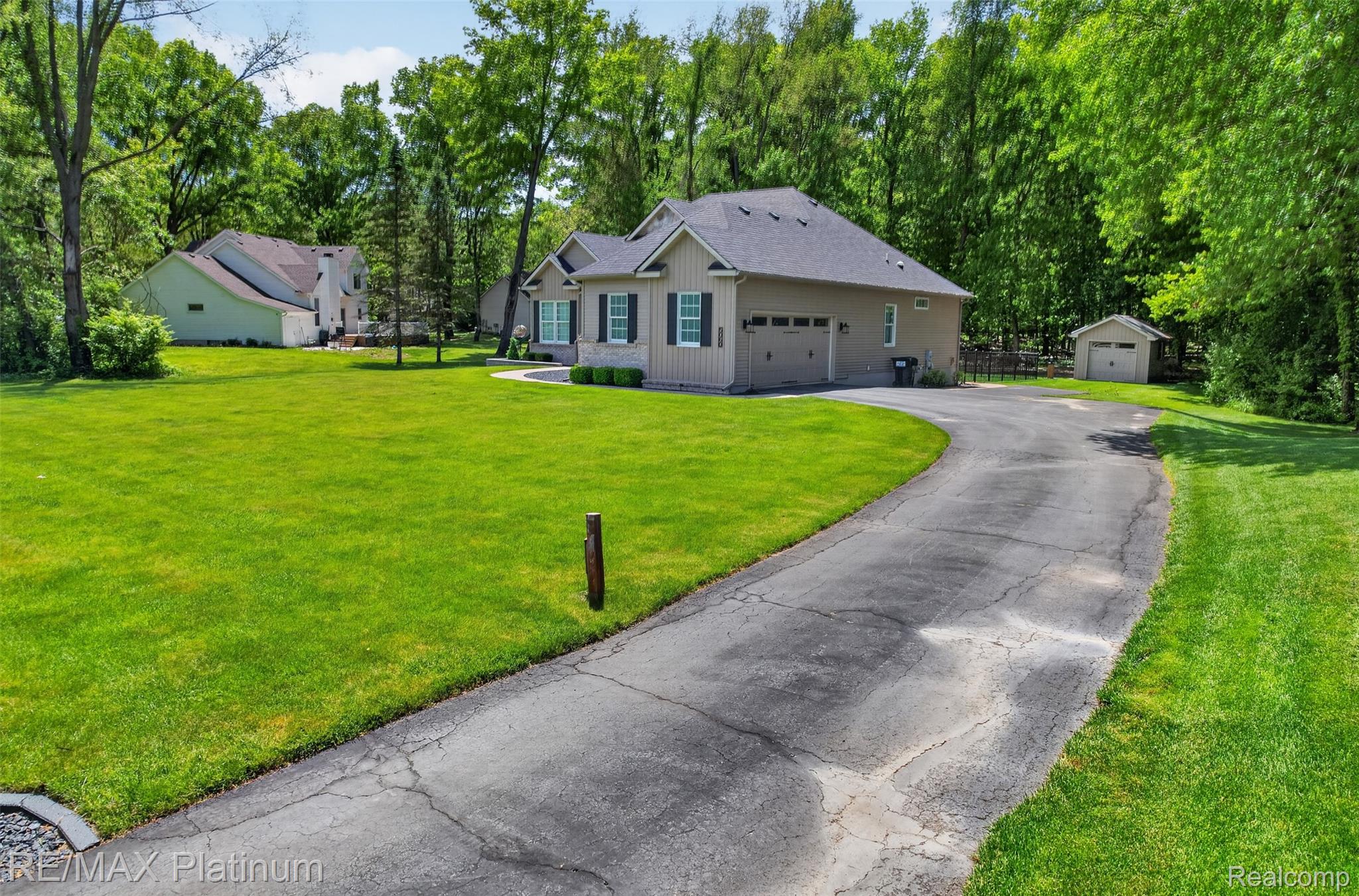 5060 Yax Pointe Drive Howell, MI 48843 - Photo 44 of 61 DJI_0265.jpg