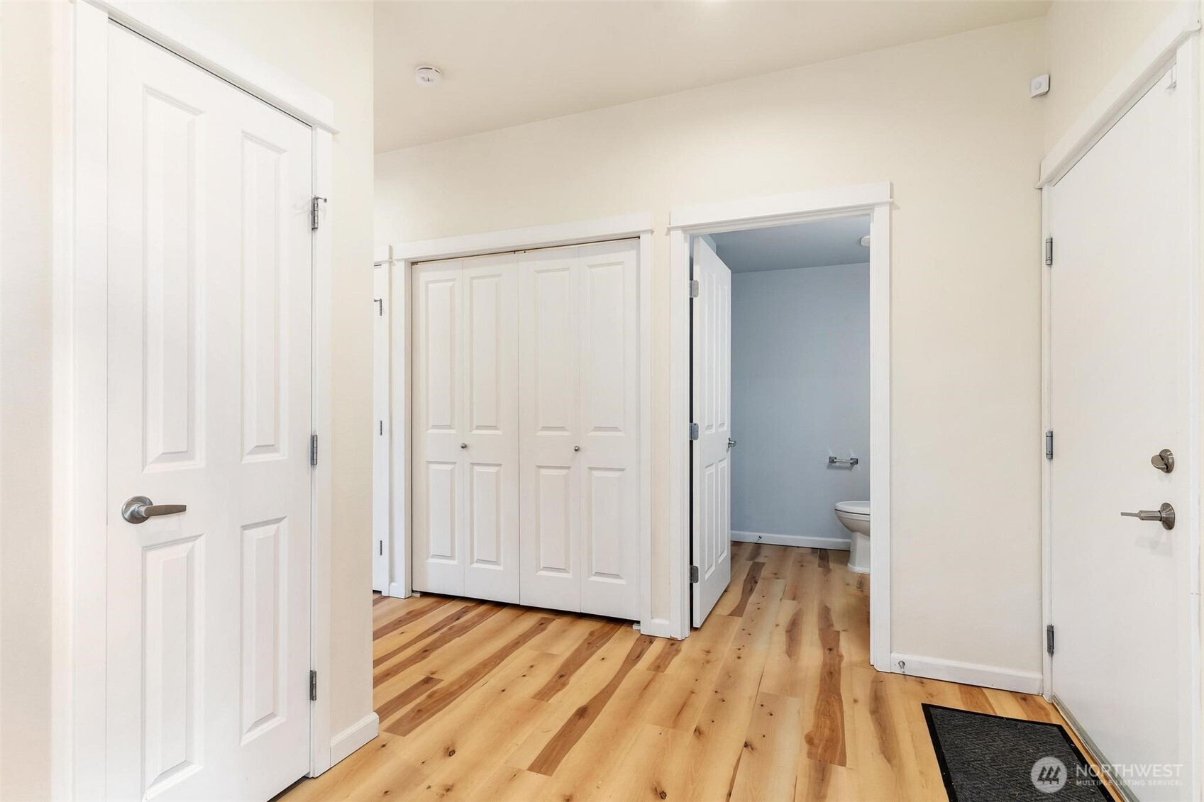 10700 Southeast 260th Street, Unit M101 Kent, WA 98030 - Photo 5 of 40