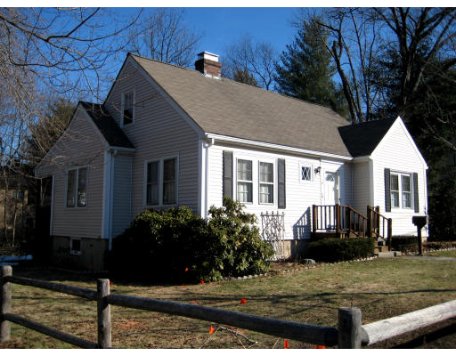 4 Cleveland Road Wellesley, MA 02481 - Photo 11 of 15 a front view of a house with garden