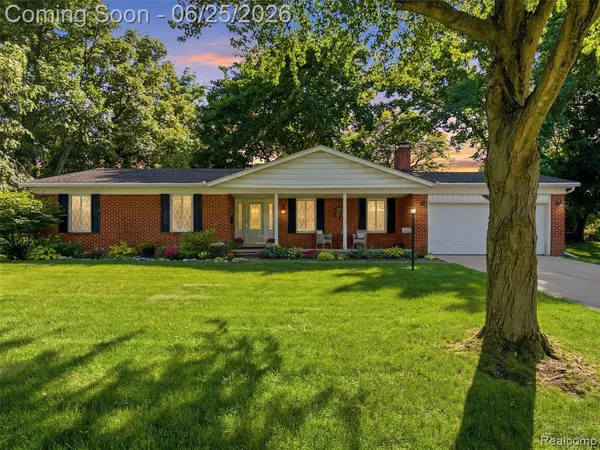 $405,000 | 36829 Lansbury Lane, Farmington, MI 48335