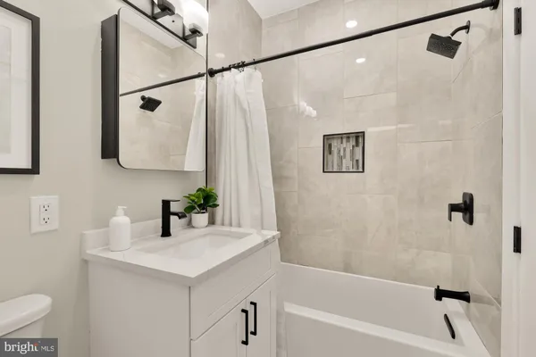 $2,995 | 927 Kennedy Street Northwest, Unit 401, Washington, DC 20011
