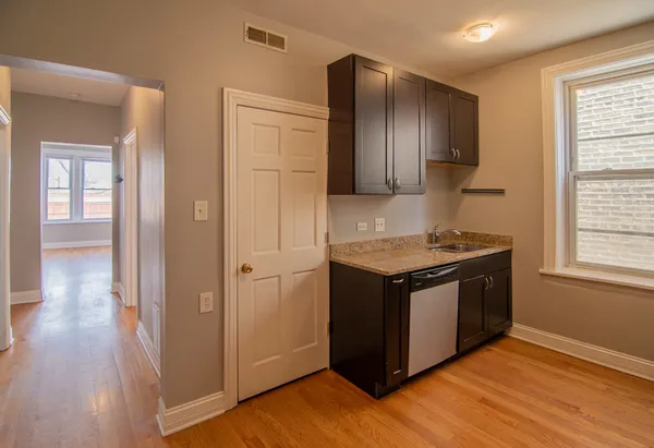 $2,430 | 3023 West Diversey Avenue, Unit 3, Chicago, IL 60647