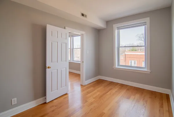 $2,430 | 3023 West Diversey Avenue, Unit 3, Chicago, IL 60647