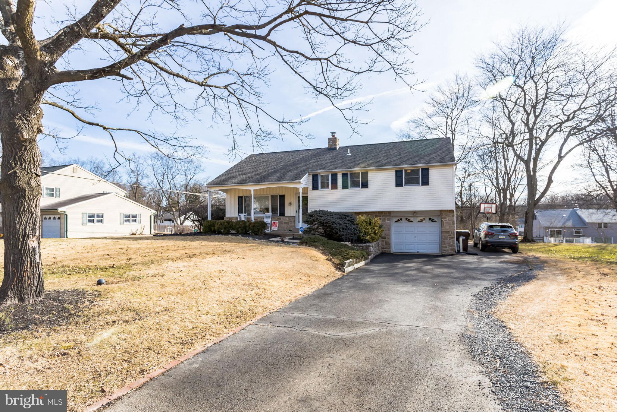 313 Upper Valley Road North Wales, PA 19454 - Photo 2 of 29