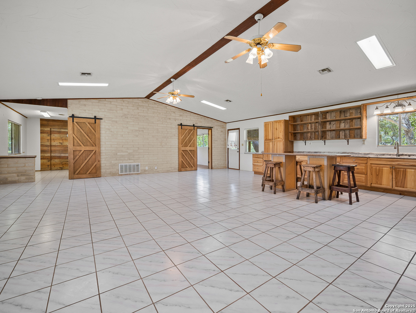 710 Chipman Lane Bandera, TX 78003 - Photo 3 of 42 a view of a livingroom with furniture