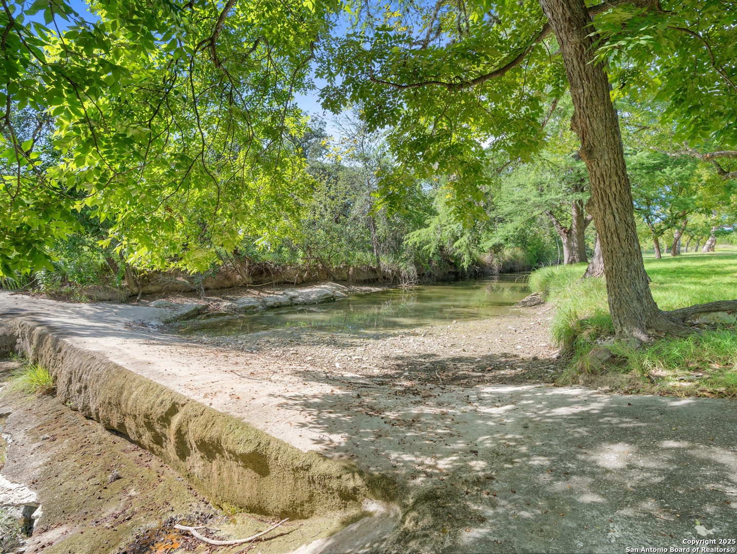 710 Chipman Lane Bandera, TX 78003 - Photo 31 of 42 a backyard of a house with lots of green space